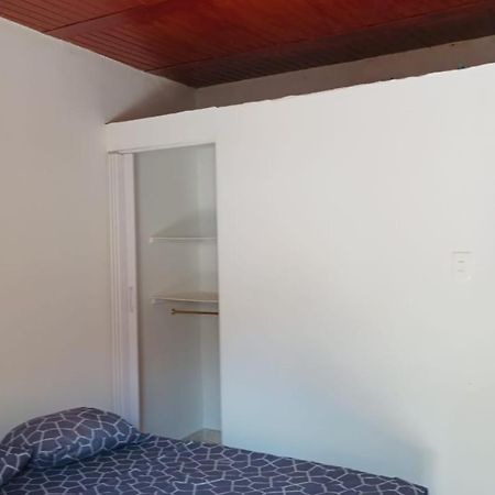 וילה-וייחה Hostal Arambulo מראה חיצוני תמונה